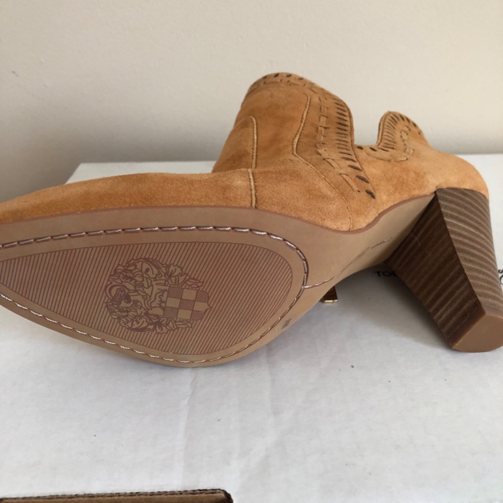 Boots - Picture 4 of 6